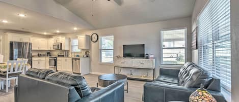 Little Rock Vacation Rental | 2BR | 2BA | 1,784 Sq Ft | 2 Steps Required