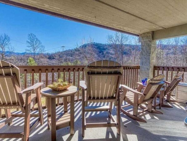 Alpine Lookout's deck view
