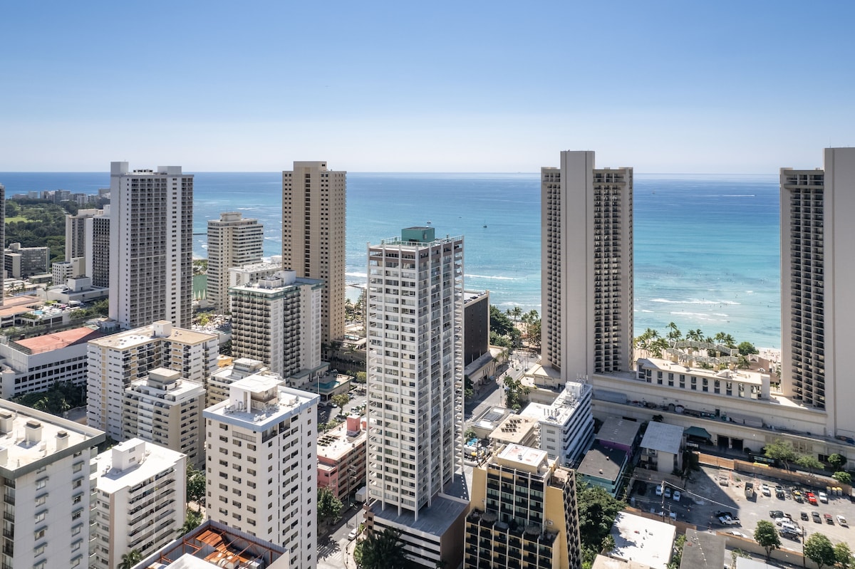 Studio w/ Ocean View – 2 blocks to Waikiki Beach