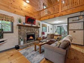 Lazy Bear Cove- Cozy living room space