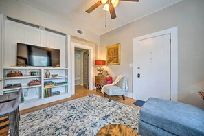 Living Room | Smart TV