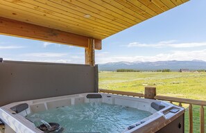 Liberty Lodge ~ hot tub