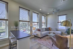Living Space | Single-Story Unit | Open Floor Plan | Free WiFi