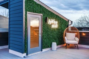 Experience luxury in Nashville with this stunning rooftop oasis! Relax on chic seating with breathtaking skyline views—ideal for large groups and family reunions. Create unforgettable memories in this stylish and comfortable vacation rental.