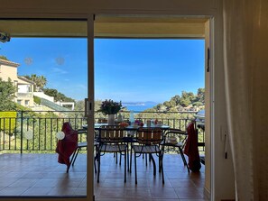 Semi-attached house with sea views to 1.5 kms to the beach. 6 people.BEGUR
