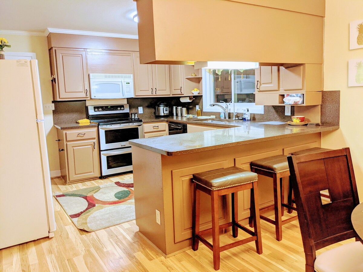 ***Charming and Cozy 1-Bedroom in Residential Home***