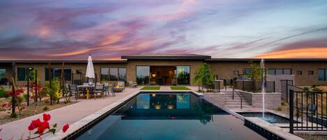 infinity pool overlooking the beautiful Tonto National Forest