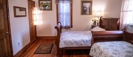 Private room featuring a queen sized bed, twin daybed and twin trundle. 