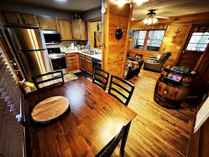 Full kitchen w/new stainless appliances, table for 4 and video game barrel