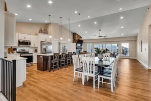 Vaulted ceilings and an open floor plan make this great room feel extra grand!