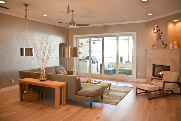 Main living area with sliders to lanai/pool
