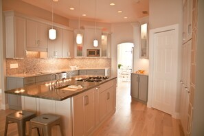 kitchen w/kitchenaid  appliances, double oven & jennair gas cooktop