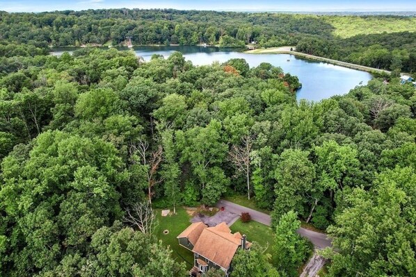 This home is just a short walk to Lake Shannondale, and has wintertime views of the lake!  Spend your mornings on the front porch, or take a leisurely stroll around the lake.