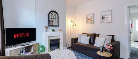Main living area benefitting from a Smart TV with Netflix and a double sofa bed.