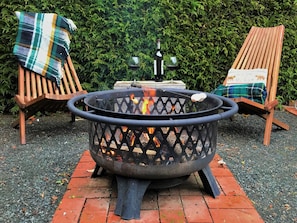 "I really enjoyed Melba’s little garden cottage, fire pit & hot tub."- Claire