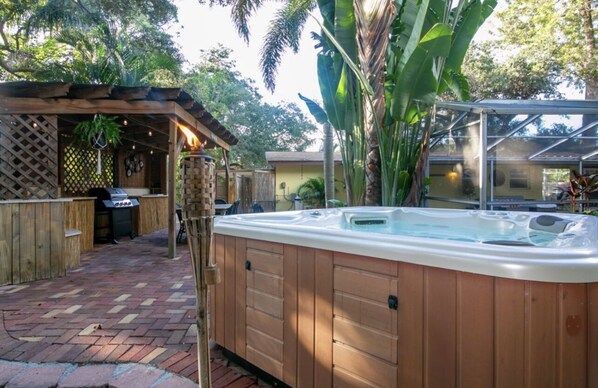 Outdoor spa tub