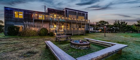 Gather your for a luxury coastal getaway at Goondocks Beach Farmhouse. 