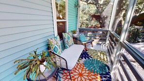 Flip-Flop-Casual-Front Porch