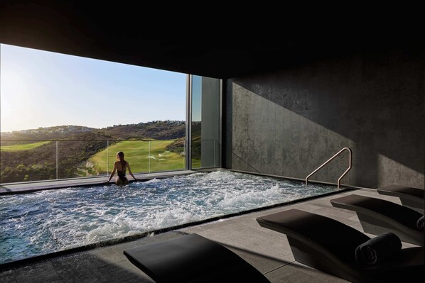 Indoor spa tub