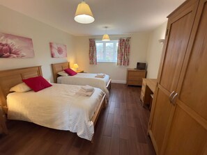 Twin bedroom