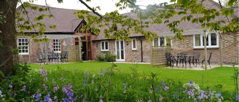 Moatside Cottages garden