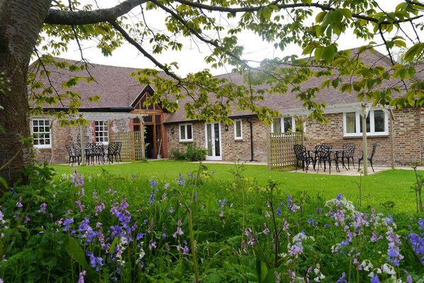 Moatside Cottages garden