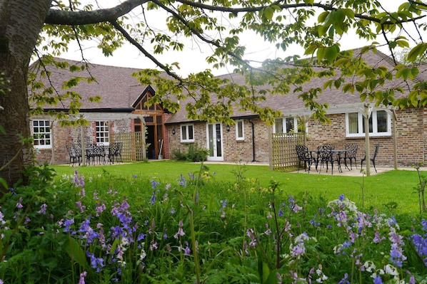 Moatside Cottages garden