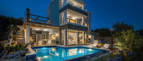 Croatia luxury beachfront villa Blue Heaven Ciovo with private pool, sauna and gym