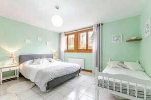 Chambre parentale avec un lit en 160 plus un lit de 90 cm