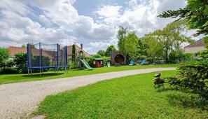 Aire de jeux dans le jardin