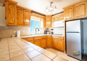 Las palmas Jerrys beach club house - kitchen