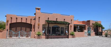 El Dorado Ranch casa Zur Heide - front side view