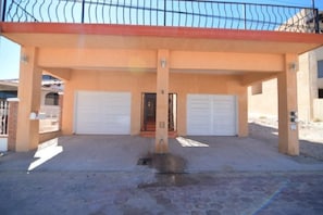 Luis Margarita Villa - garage