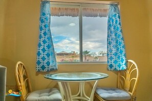 Rancho Percebu San Felipe Mexico rental studio - Large windows