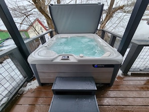 Unit B New Private Hot Tub on Deck!