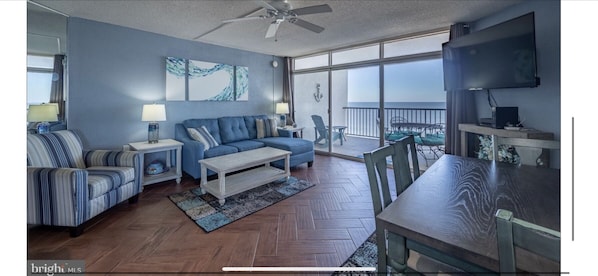 Living room with gorgeous ocean view 