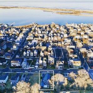 5 Star Highlands NJ location: close to beach; waterfront restaurants, ferry 2NYC