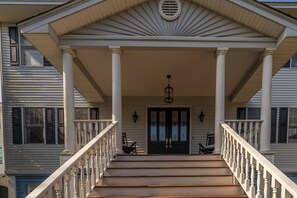 Welcome to Yacht Club Beach House!