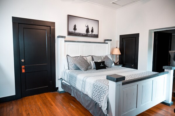 Master Suite - King Size Bed