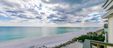 Vista para praia/oceano