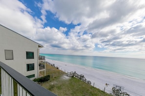 Beautiful Gulf Front private beach with chair set up- maximum 60 people
