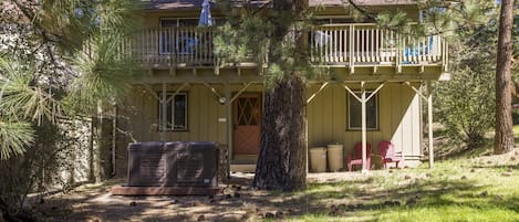 Big Bear Vacation Rental | 2BR | 1.5BA | 1,250 Sq Ft | Stairs Required