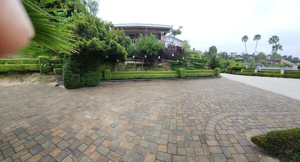 Front yard, view of the valley