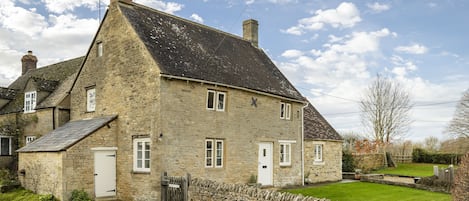 Welcome to Shepherds Cottage, Foscot, near Stow-on-the-Wold, Cotswolds