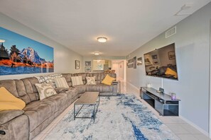 Living Room | Smart TV