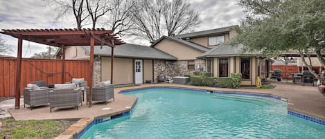 Richardson Vacation Rental | 5BR | 3BA | 3,000 Sq Ft | 1 Step Required to Access