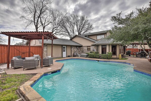 Richardson Vacation Rental | 5BR | 3BA | 3,000 Sq Ft | 1 Step Required to Access