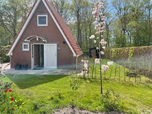 Stugans exteriör [sommar]