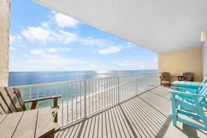 5 SAN1706 Balcony