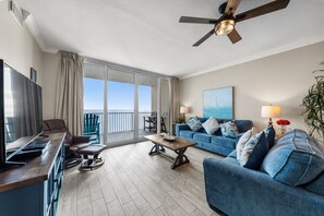 3 SAN1706 Living Room